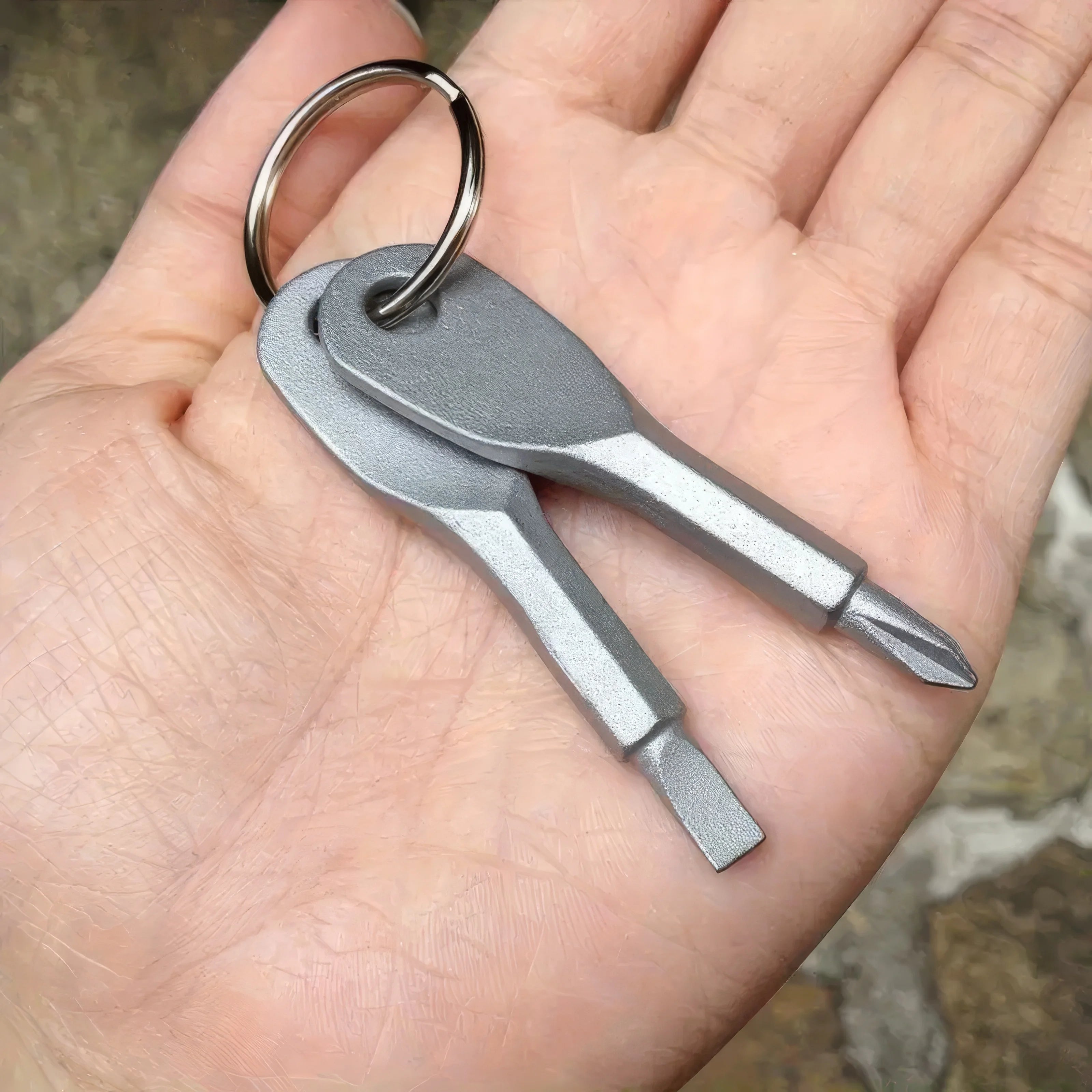 2/4-piece Keychain Screwdriver Black/silver, Portable Cross, Straight Screwdriver Keychain Set, Suitable for Daily Use